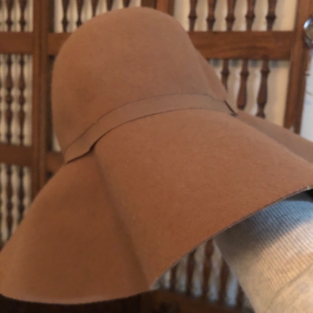 Felt hat - Picture 3 of 3